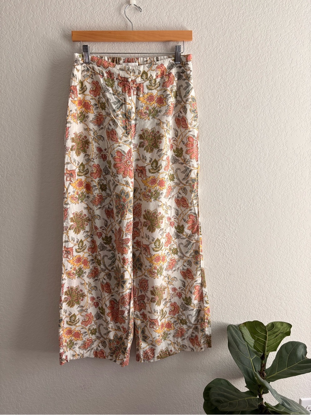 Mango floral linen blend set; pants and top medium